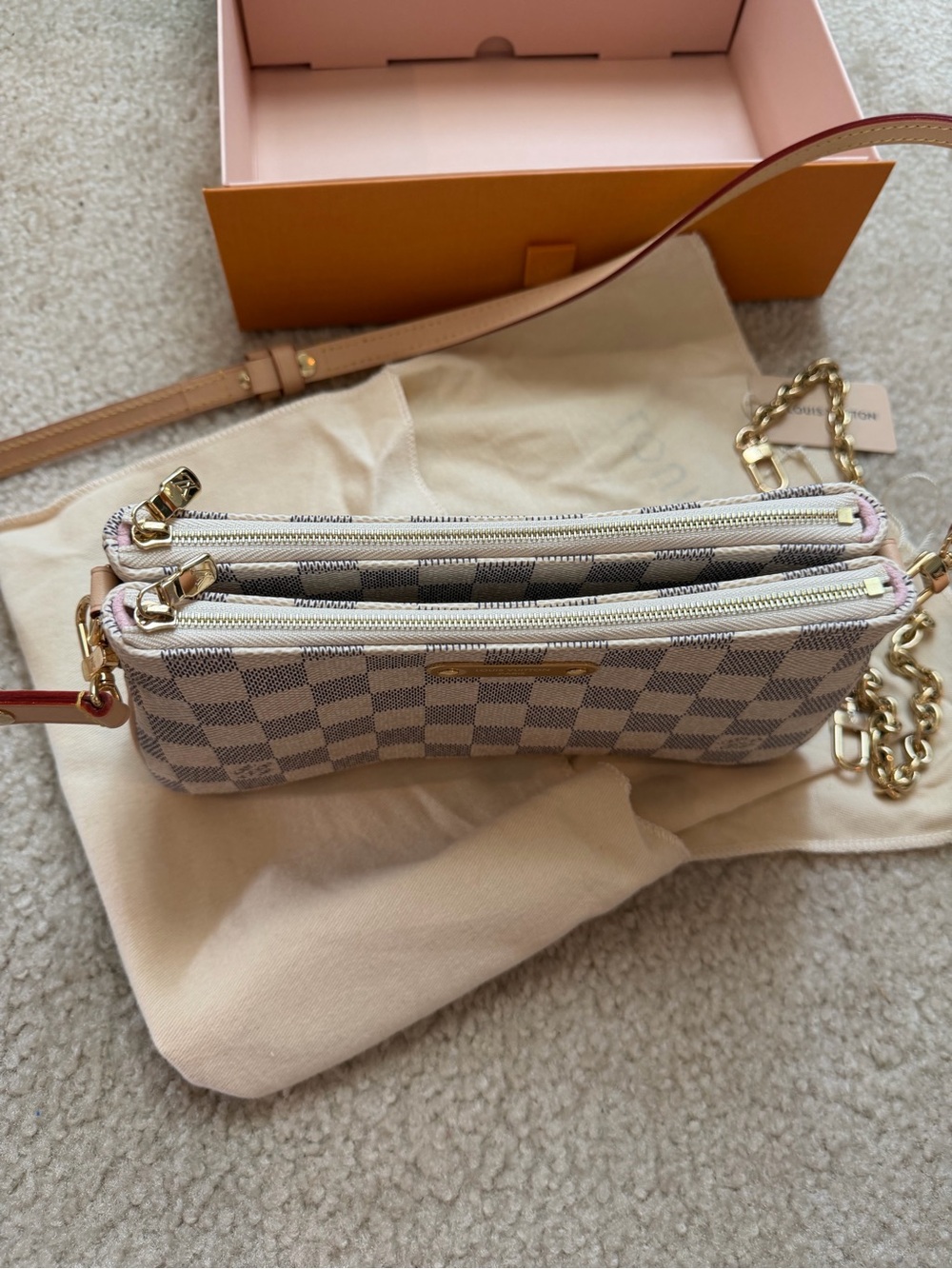 Louis Vuitton Pochette Liv in Damier Azur (Cream/White) Full Set - Picture 4 of 12